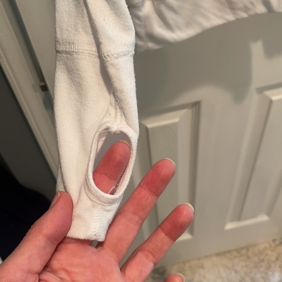 Gap Fit light weight shirt - Picture 4 of 6